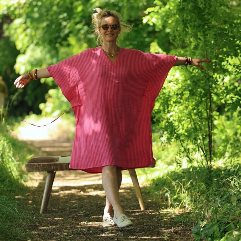 Quintessence - Robe Joanne — Double gaze de coton rayée rosée – Taille unique