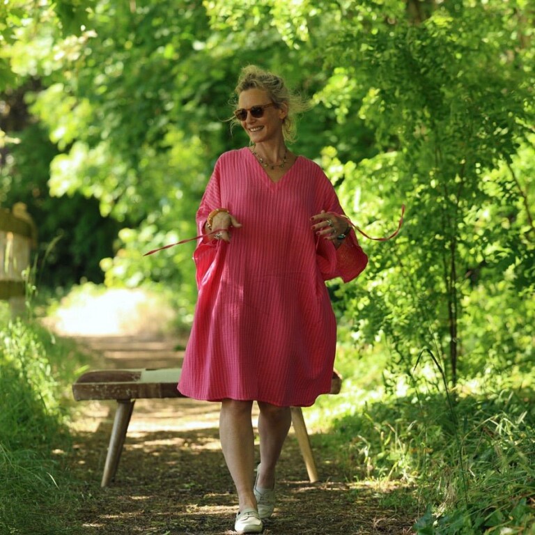 Quintessence - Robe Joanne — Double gaze de coton rayée rosée – Taille unique