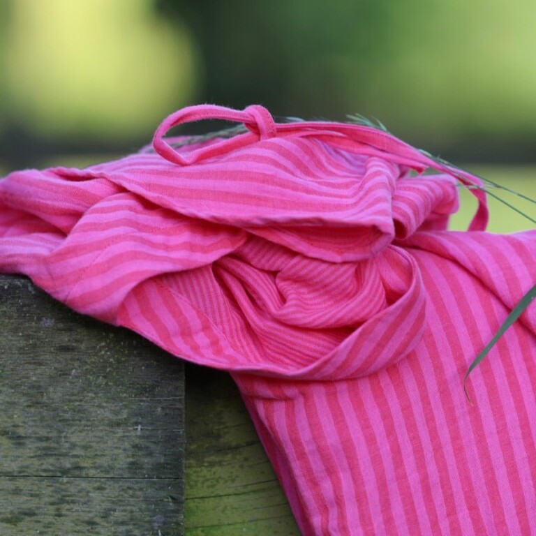 Quintessence - Robe Joanne — Double gaze de coton rayée rosée – Taille unique