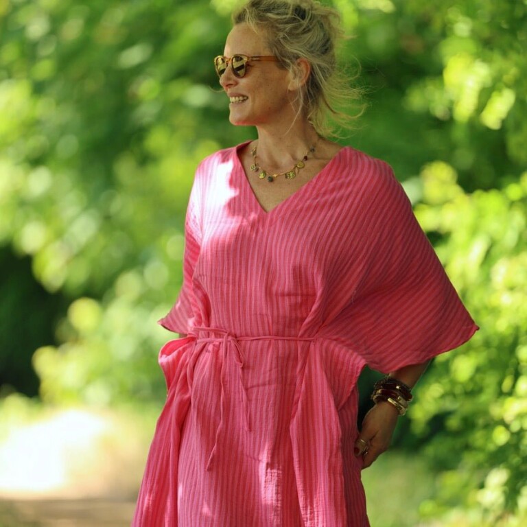 Quintessence - Robe Joanne — Double gaze de coton rayée rosée – Taille unique