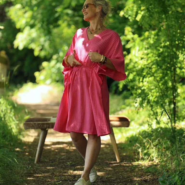 Quintessence - Robe Joanne — Double gaze de coton rayée rosée – Taille unique