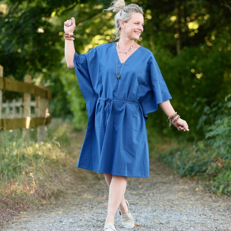Quintessence - Robe Joanne — Seersucker de coton bleu Majorelle – Taille unique