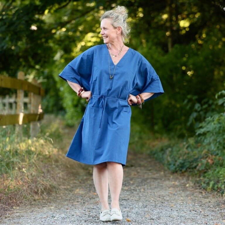 Quintessence - Robe Joanne — Seersucker de coton bleu Majorelle – Taille unique