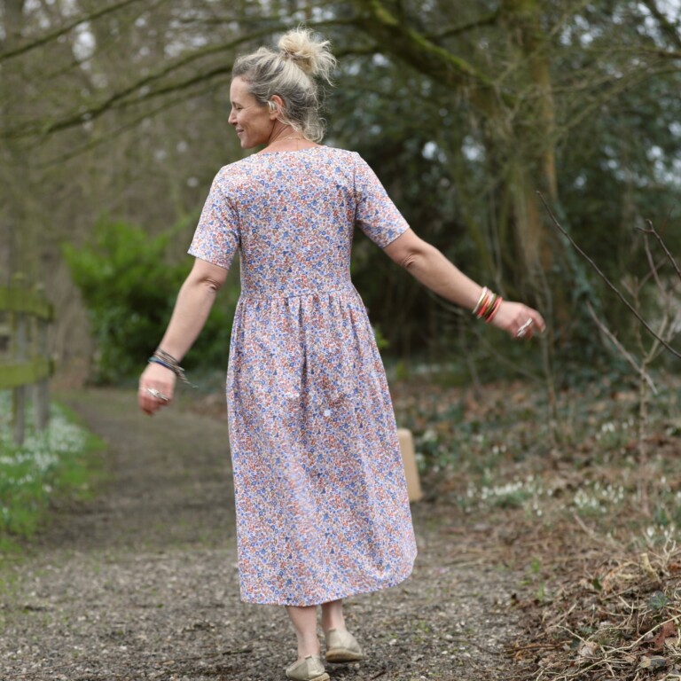Meta SS25 - Robe Juliette - Coton herbier bleu-orangé – XXL