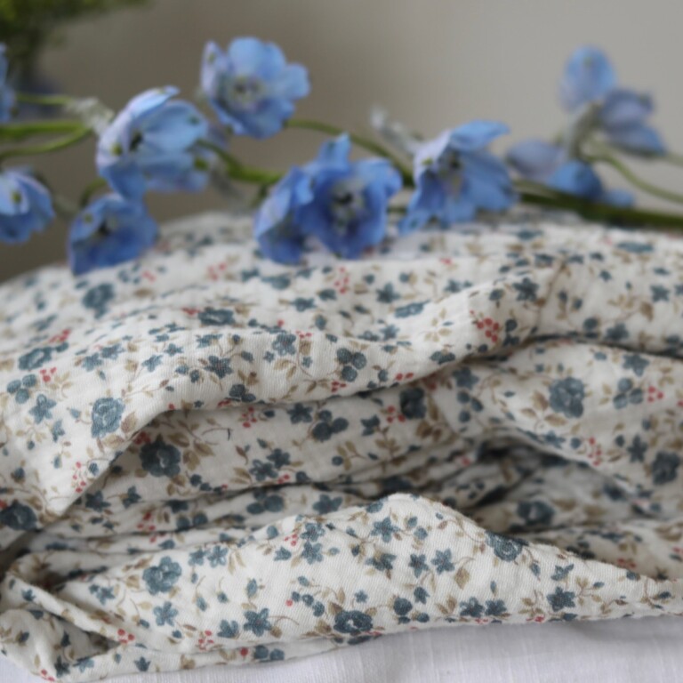 Meta SS25 - Robe Juliette - double gaze de coton fleurettes bleues – XL