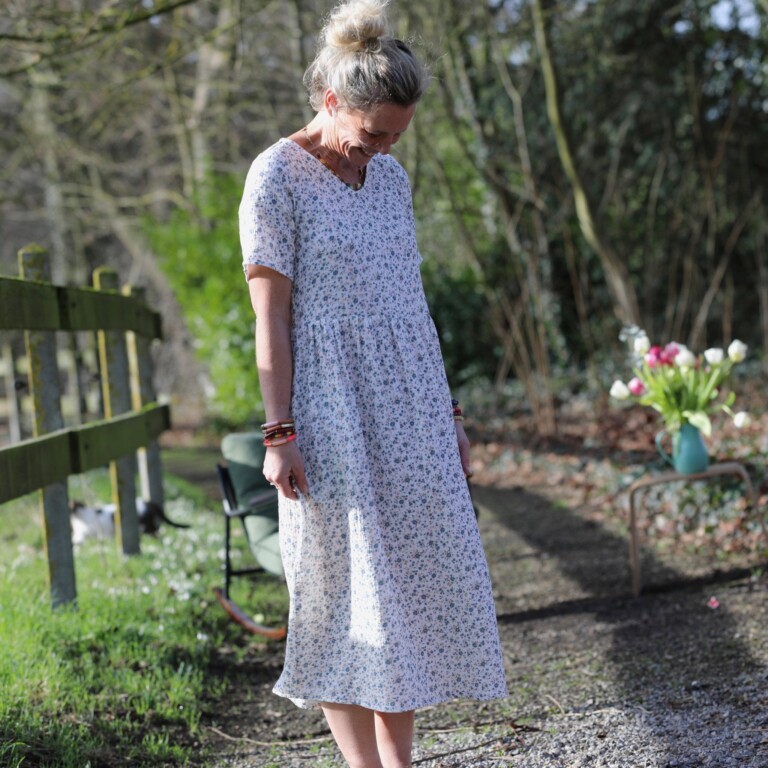 Meta SS25 - Robe Juliette - double gaze de coton fleurettes bleues – XL