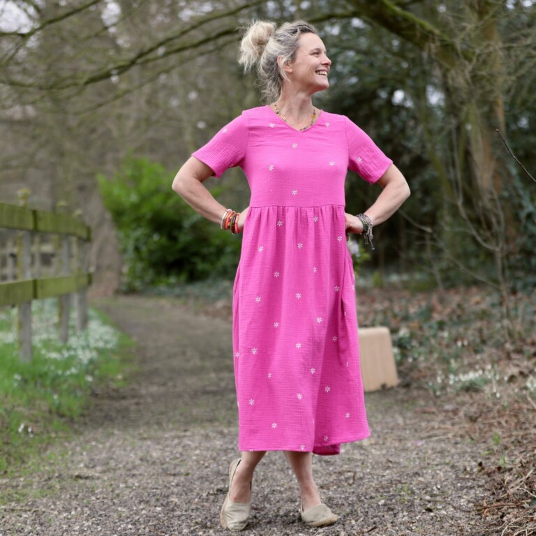 Meta SS25 - Robe Juliette - double gaze de coton fuchsia brodé – XXL
