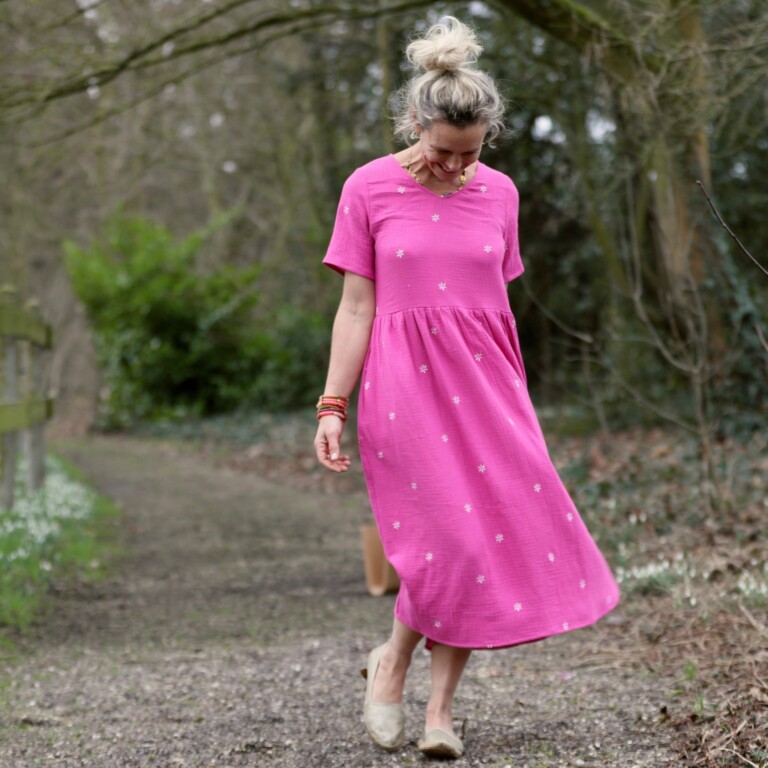Meta SS25 - Robe Juliette - double gaze de coton fuchsia brodé – XXL
