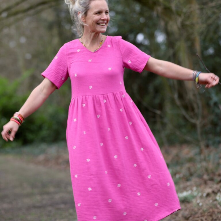 Meta SS25 - Robe Juliette - double gaze de coton fuchsia brodé – XXL