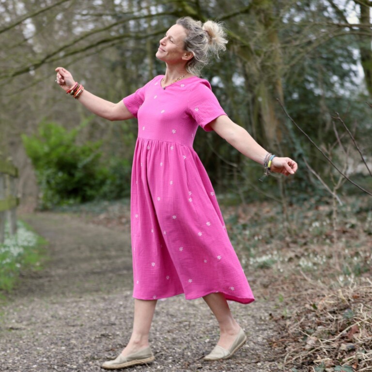 Meta SS25 - Robe Juliette - double gaze de coton fuchsia brodé – XXL