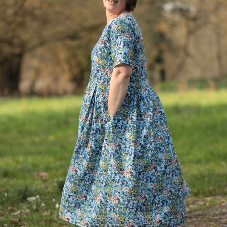 Meta SS25 - Robe Louisa - Fleurs d'Indigo – L