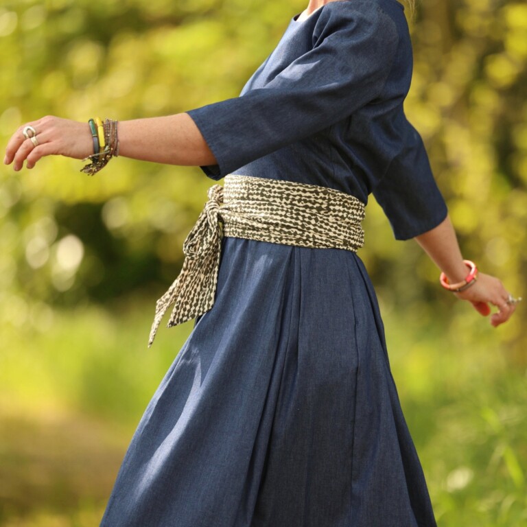 Quintessence - Robe Louisa manches 3/4 – Jean de coton bleu – L