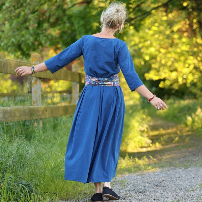Quintessence - Robe Louisa manches 3/4 – Seersucker de coton bleu majorelle – XXL