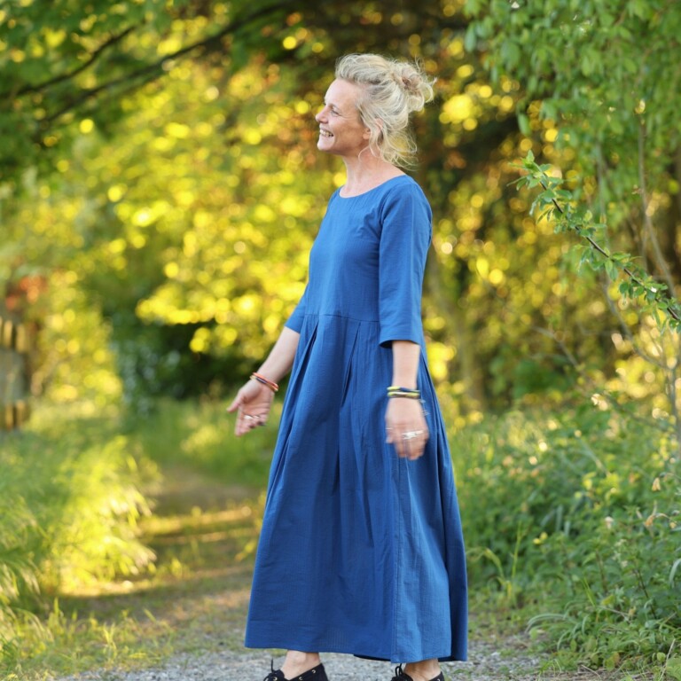 Quintessence - Robe Louisa manches 3/4 – Seersucker de coton bleu majorelle – XXL