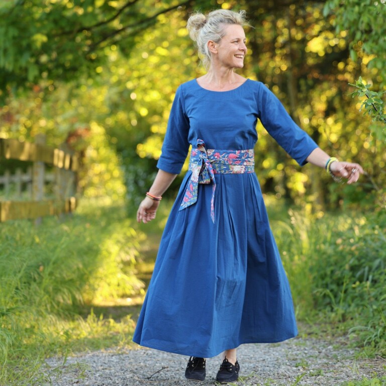 Quintessence - Robe Louisa manches 3/4 – Seersucker de coton bleu majorelle – XXL