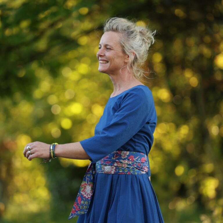 Quintessence - Robe Louisa manches 3/4 – Seersucker de coton bleu majorelle – XXL