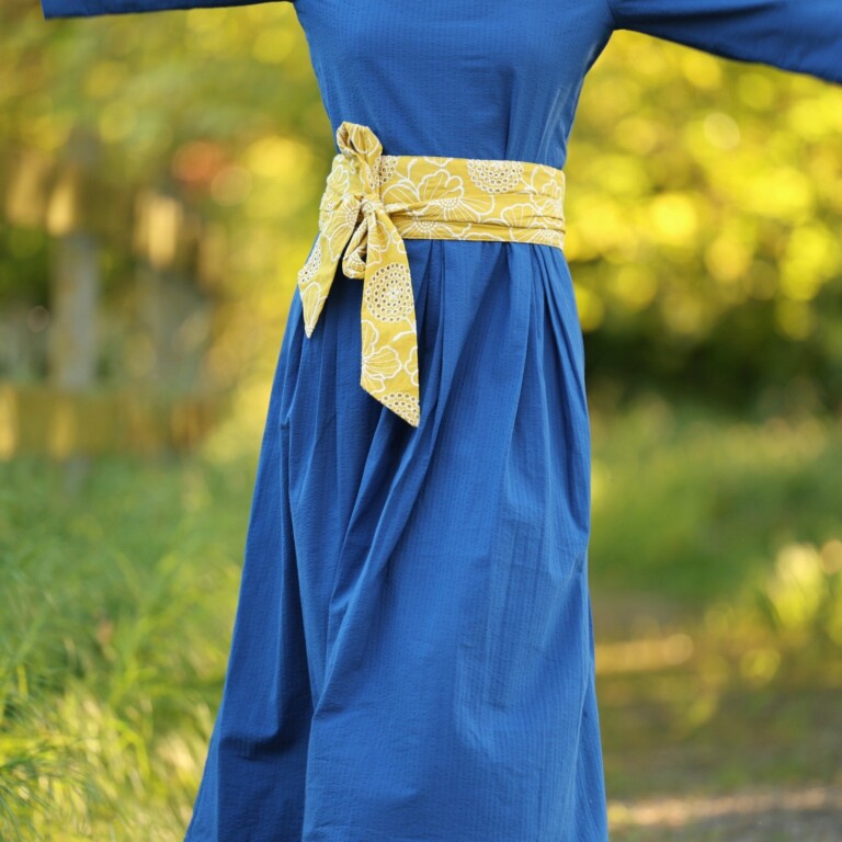 Quintessence - Robe Louisa manches 3/4 – Seersucker de coton bleu majorelle – XXL