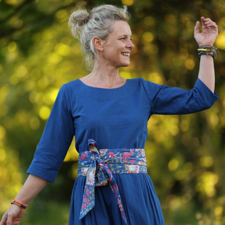 Quintessence - Robe Louisa manches 3/4 – Seersucker de coton bleu majorelle – XXL