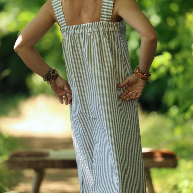 Quintessence - Robe Sybille — Rayures seersucker rayé kaki – XXL