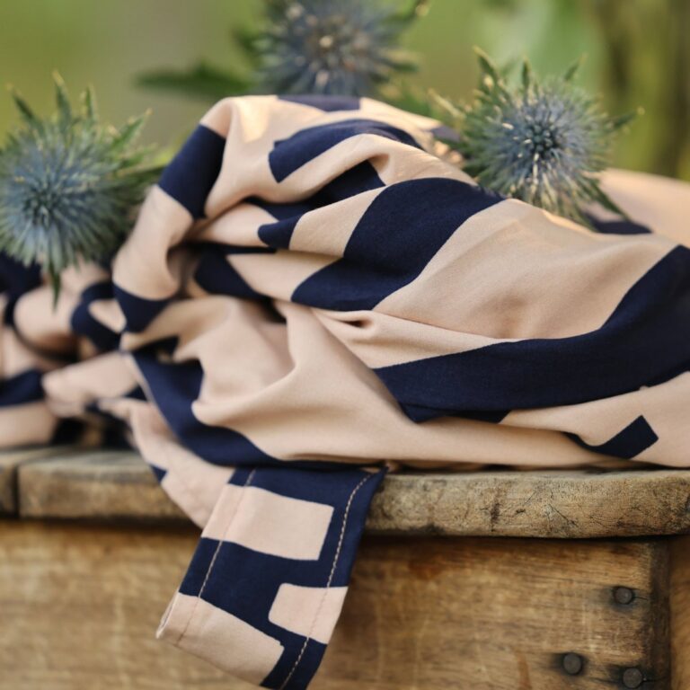 Quintessence - Robe Sybille — Viscose marine beige – XXL