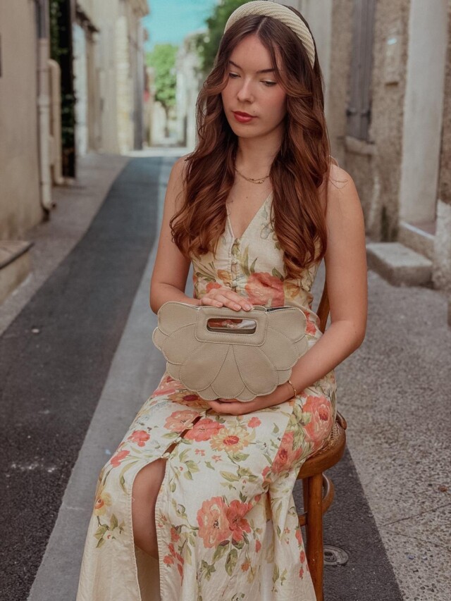 Sac de Soirée en Cuir Taupe – Flora par la marque Maison Rottier Maison Rottier - Sac de Soirée en Cuir Taupe – Flora