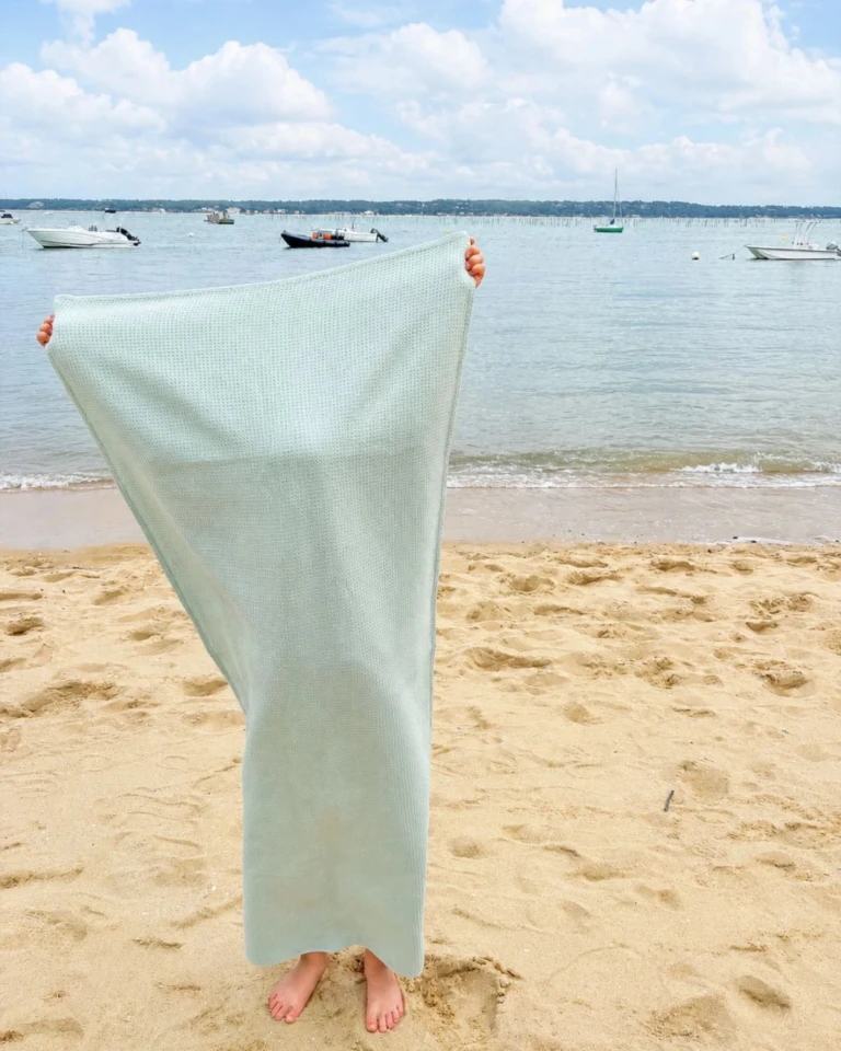 petitpote - Serviette de plage enfant – Vert d'eau / Taille unique