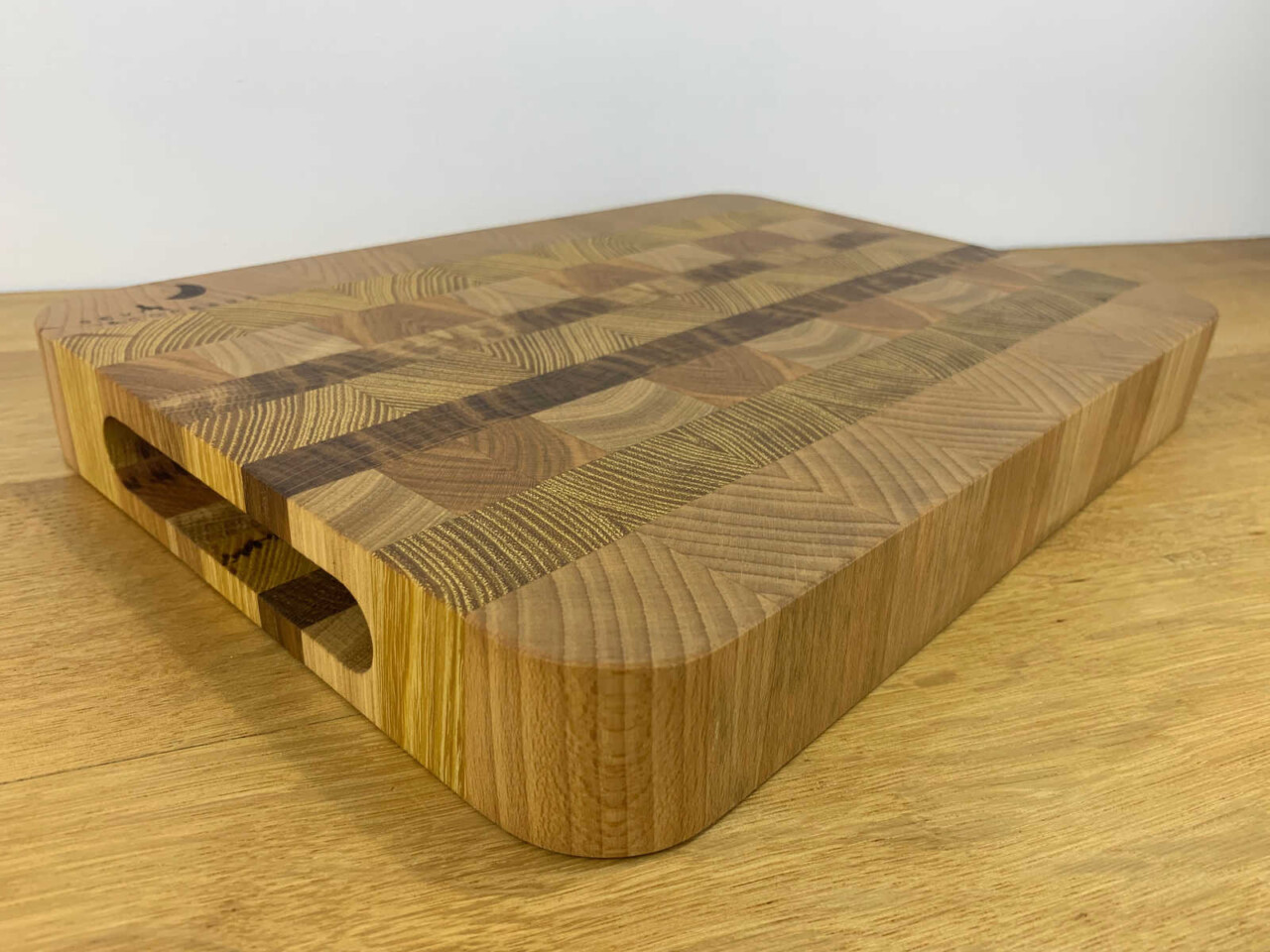 Seve-et-Copeaux-planche-decouper-bois-de-bout-artistique-artisanat-francais