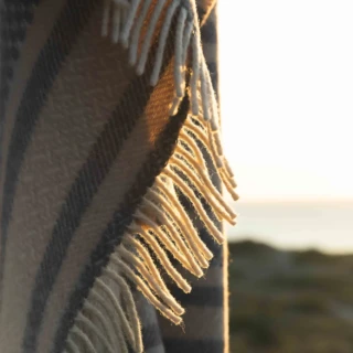 Waro-Plaid-Laine-Erik-Gris-details
