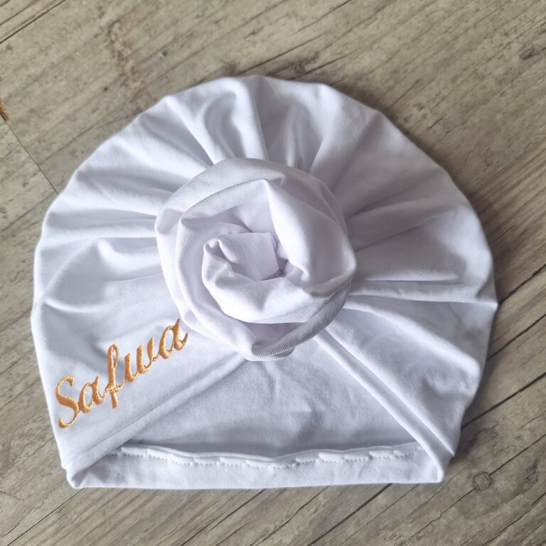 La Fabrique A DeDeuh - Turban Bonnet Personnalisé – Édition Rose de Tissu – Prénom Brodé – Jersey de Coton – Couleurs au Choix – Adulte