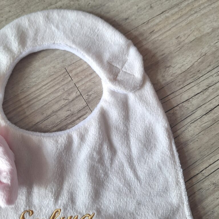 La Fabrique A DeDeuh - Lot Bébé – Bavoir Minky Personnalisé & Doudou Lapin Assorti – Fabrication Artisanale – Sans nœud / Juste le prénom