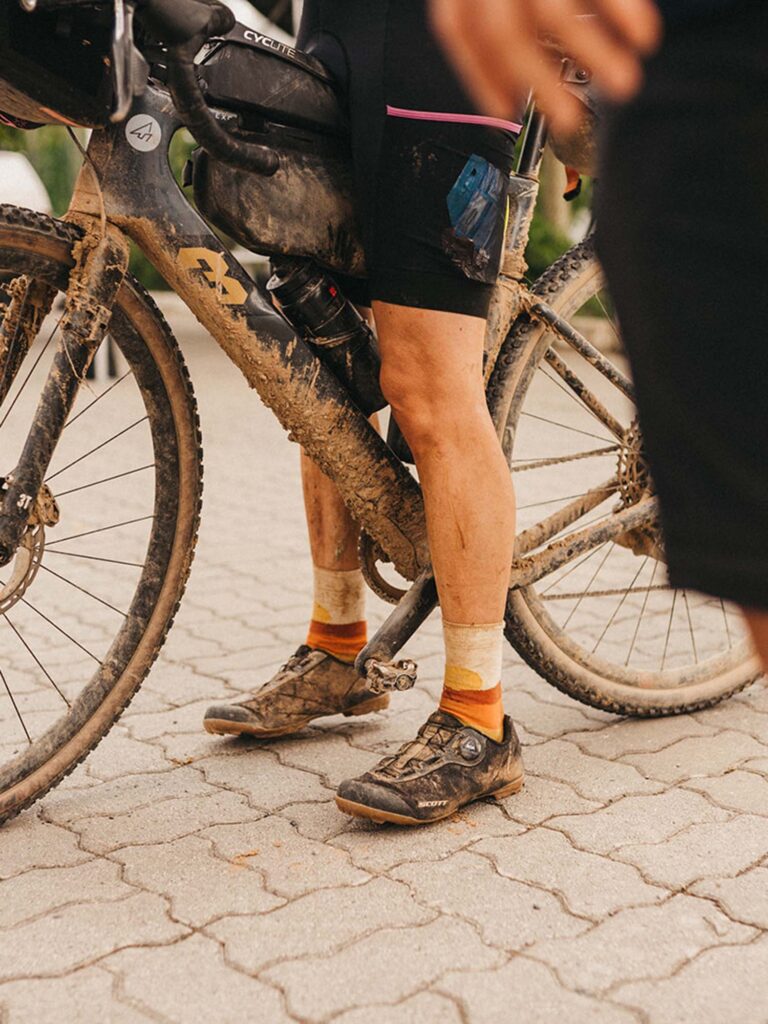 Atelier Velocidade - Chaussettes Velocidade X Gravel Birds – Écru/Jaune/Orange / 36-40