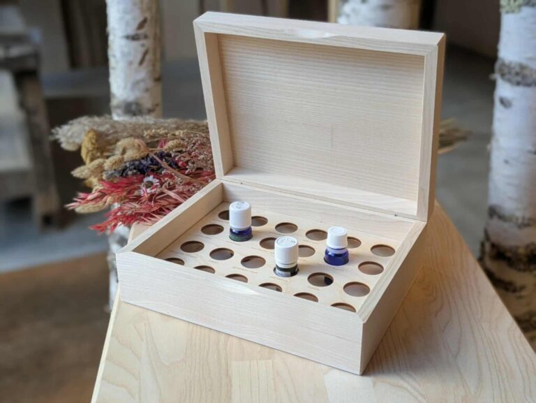 566497905 700387179766382 1141089714767919906 n 1024x769 1 Manufacture Jacquemin - Coffret à huiles essentielles en frêne - Grand modèle