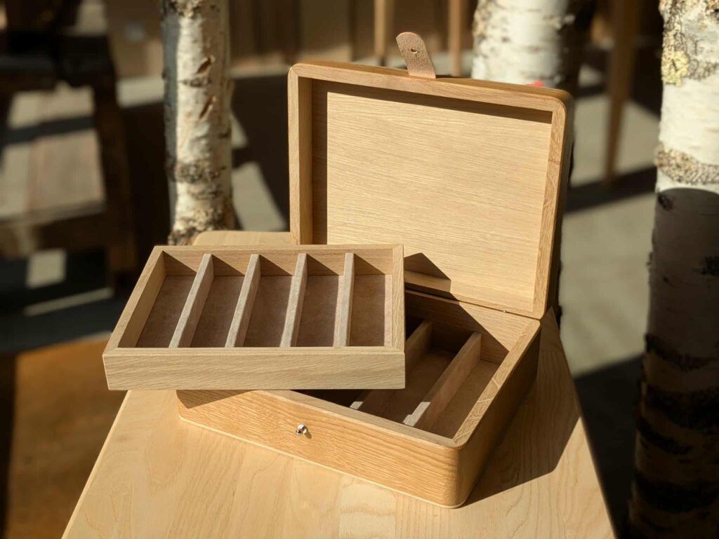 566510697 1962633924307264 4378813714864054048 n 1024x769 1 Manufacture Jacquemin - Coffret 10 couteaux en chêne - Grand modèle