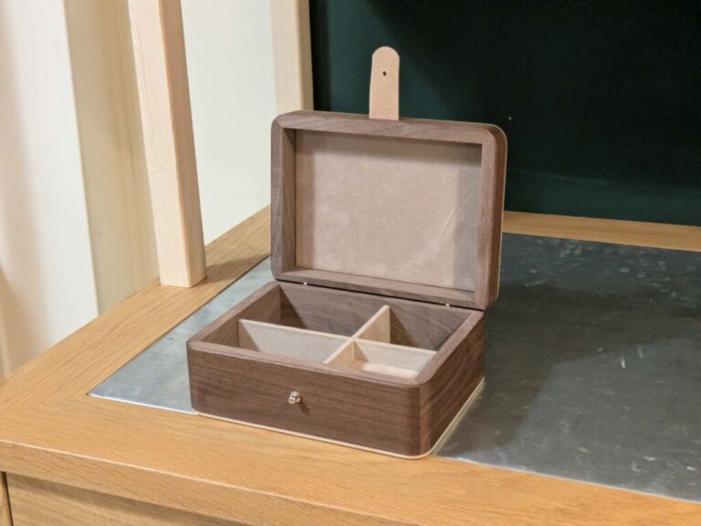 Manufacture Jacquemin - Coffret à bijoux en noyer - petit modèle