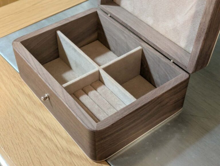 Manufacture Jacquemin - Coffret à bijoux en noyer - petit modèle