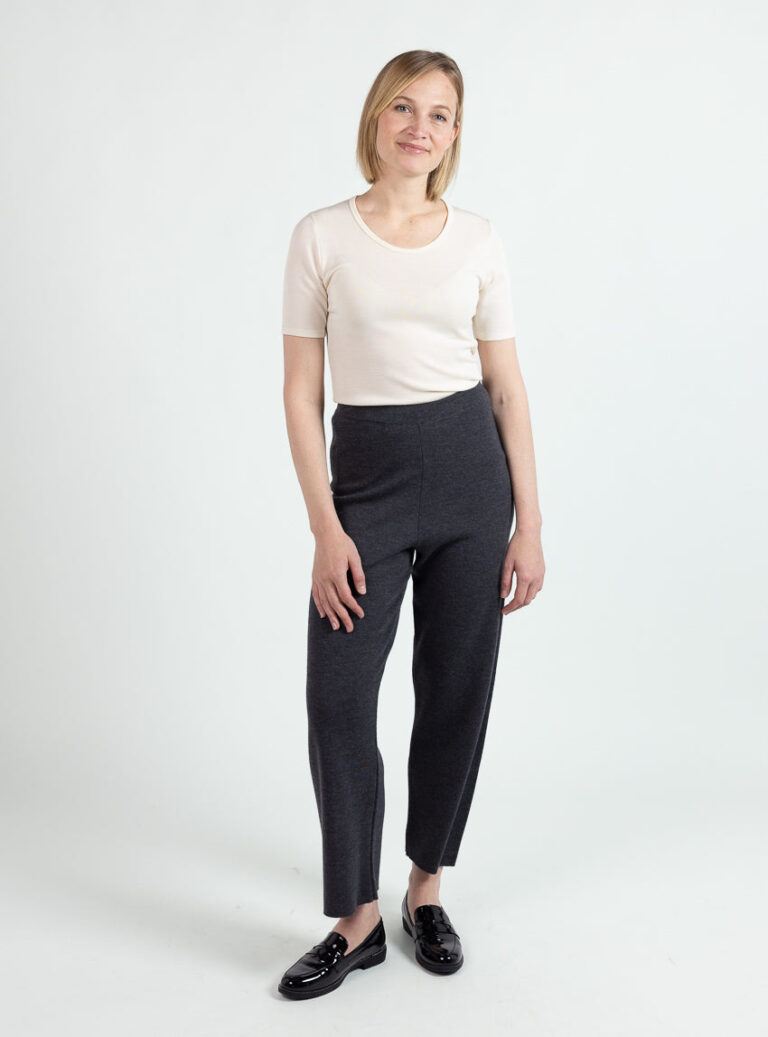 Maison Solfin - Pantalon femme en laine merinos gris anthracite – 5