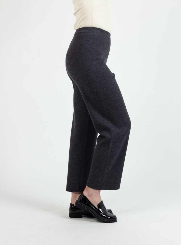 Maison Solfin - Pantalon femme en laine merinos gris anthracite – 5