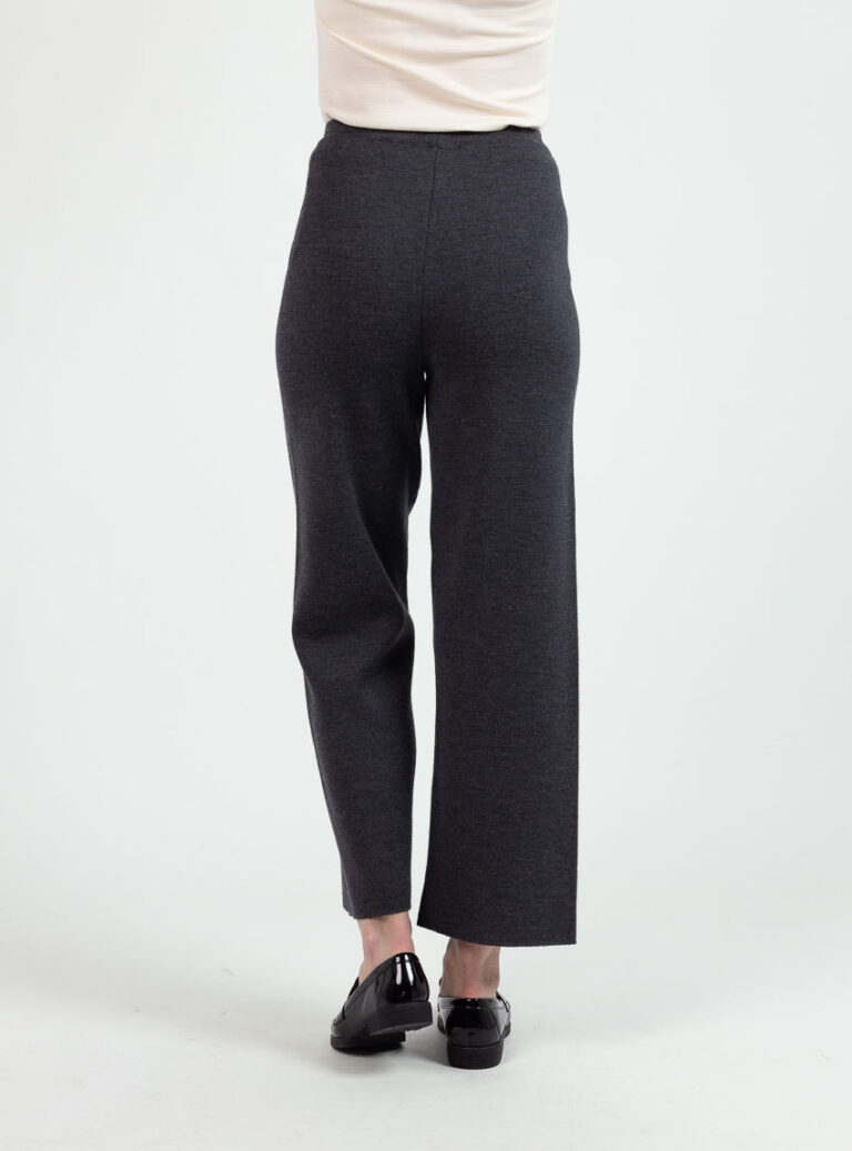 Maison Solfin - Pantalon femme en laine merinos gris anthracite – 5