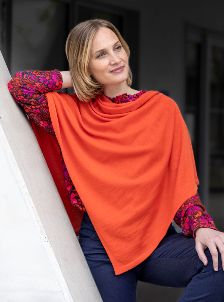 Maison Solfin - Poncho femme en laine mérinos orange fruité – U