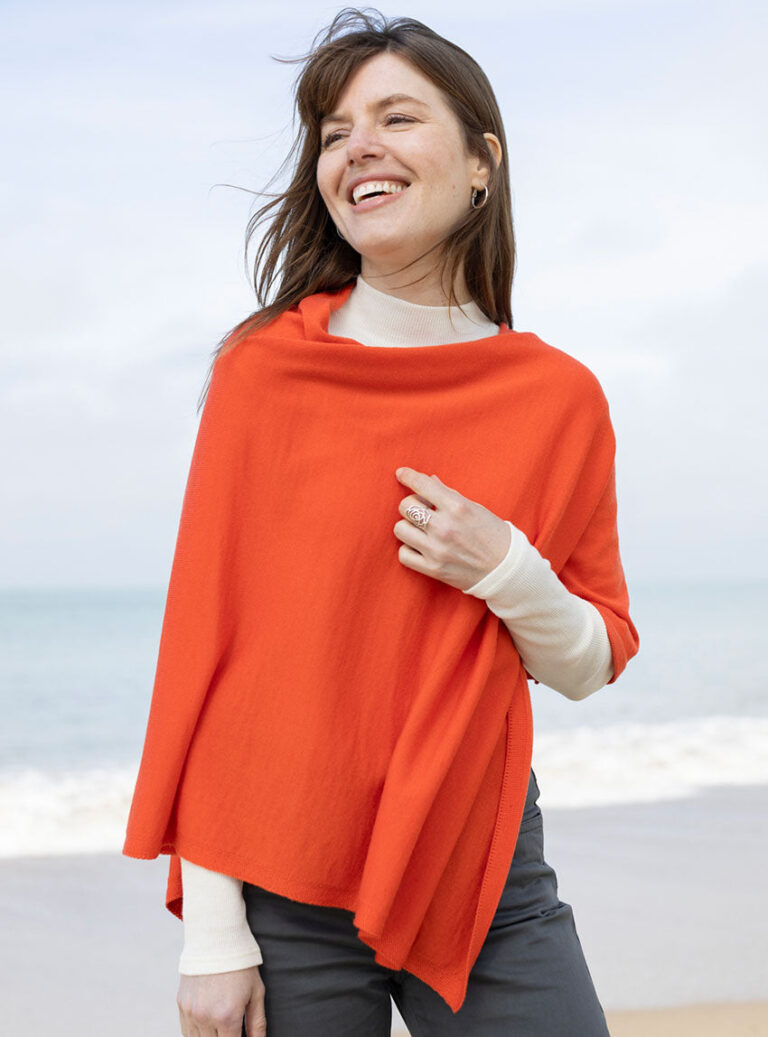 Maison Solfin - Poncho femme en laine mérinos orange fruité – U