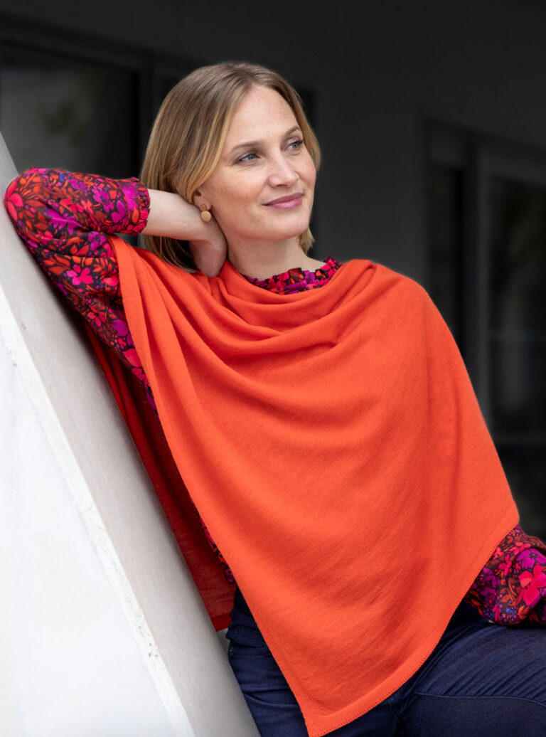 Maison Solfin - Poncho femme en laine mérinos orange fruité – U