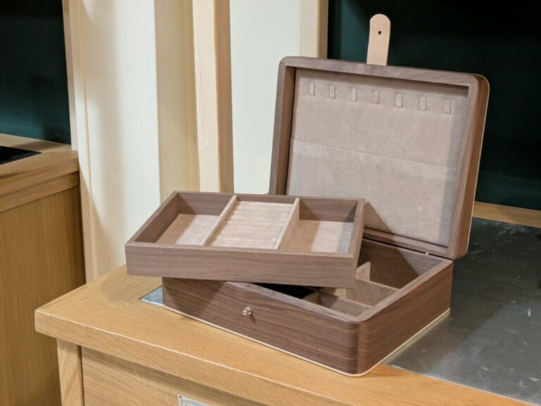 Manufacture Jacquemin - Coffret casier à bijoux en noyer grand modèle