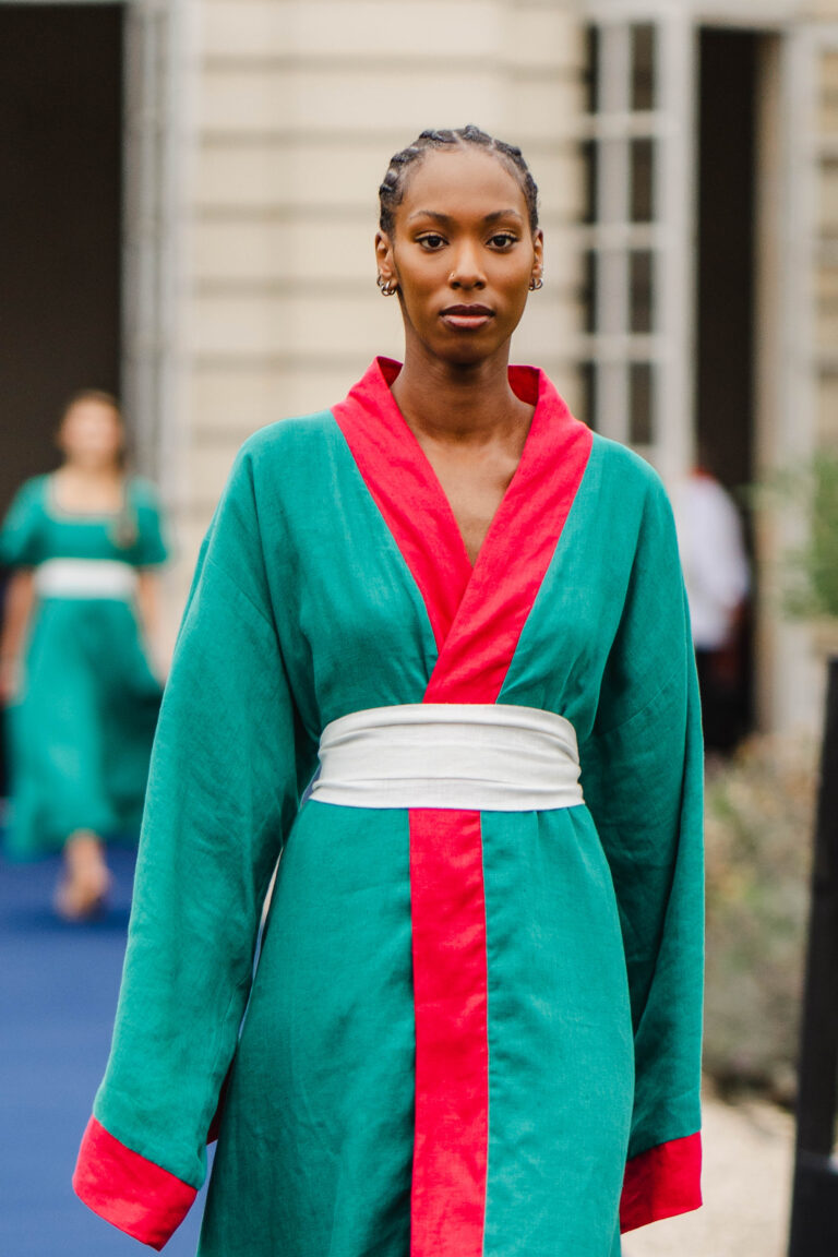 Divine Harmonie - Kimono Terre d'Émeraude en Lin – S / Vert Émeraude Fuchsia et blanc