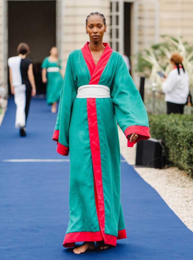 Divine Harmonie - Kimono Terre d'Émeraude en Lin – S / Vert Émeraude Fuchsia et blanc