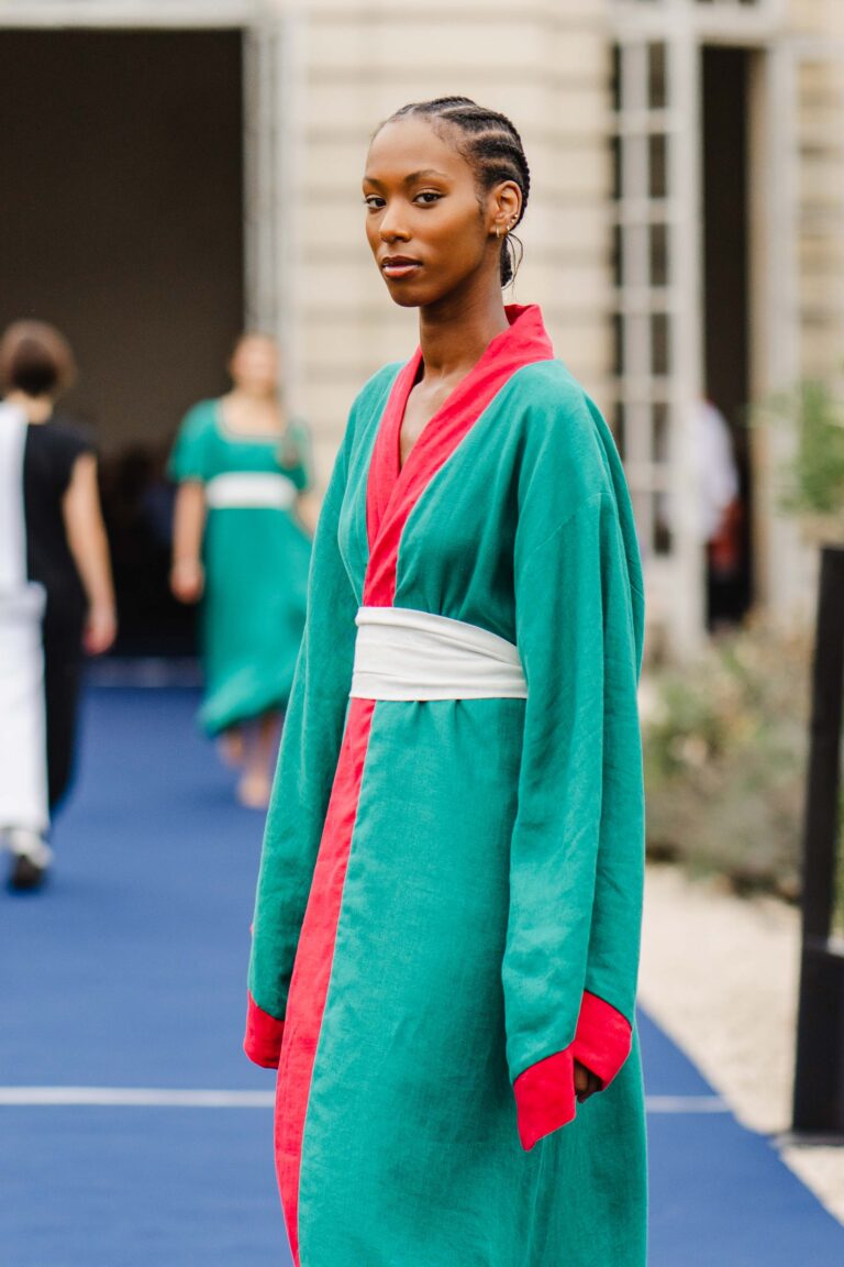Divine Harmonie - Kimono Terre d'Émeraude en Lin – S / Vert Émeraude Fuchsia et blanc