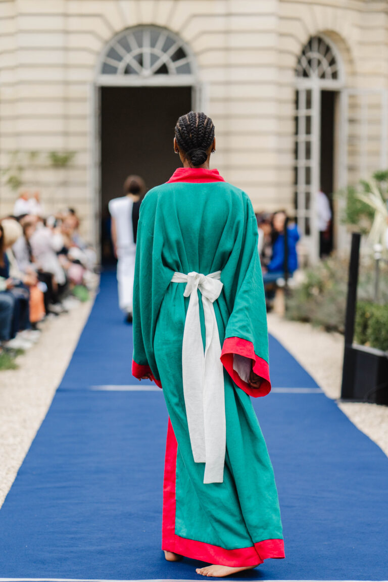 Divine Harmonie - Kimono Terre d'Émeraude en Lin – S / Vert Émeraude Fuchsia et blanc
