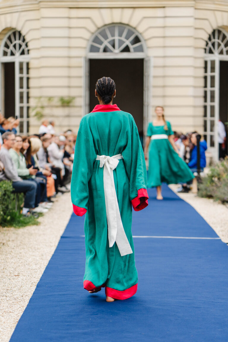 Divine Harmonie - Kimono Terre d'Émeraude en Lin – S / Vert Émeraude Fuchsia et blanc