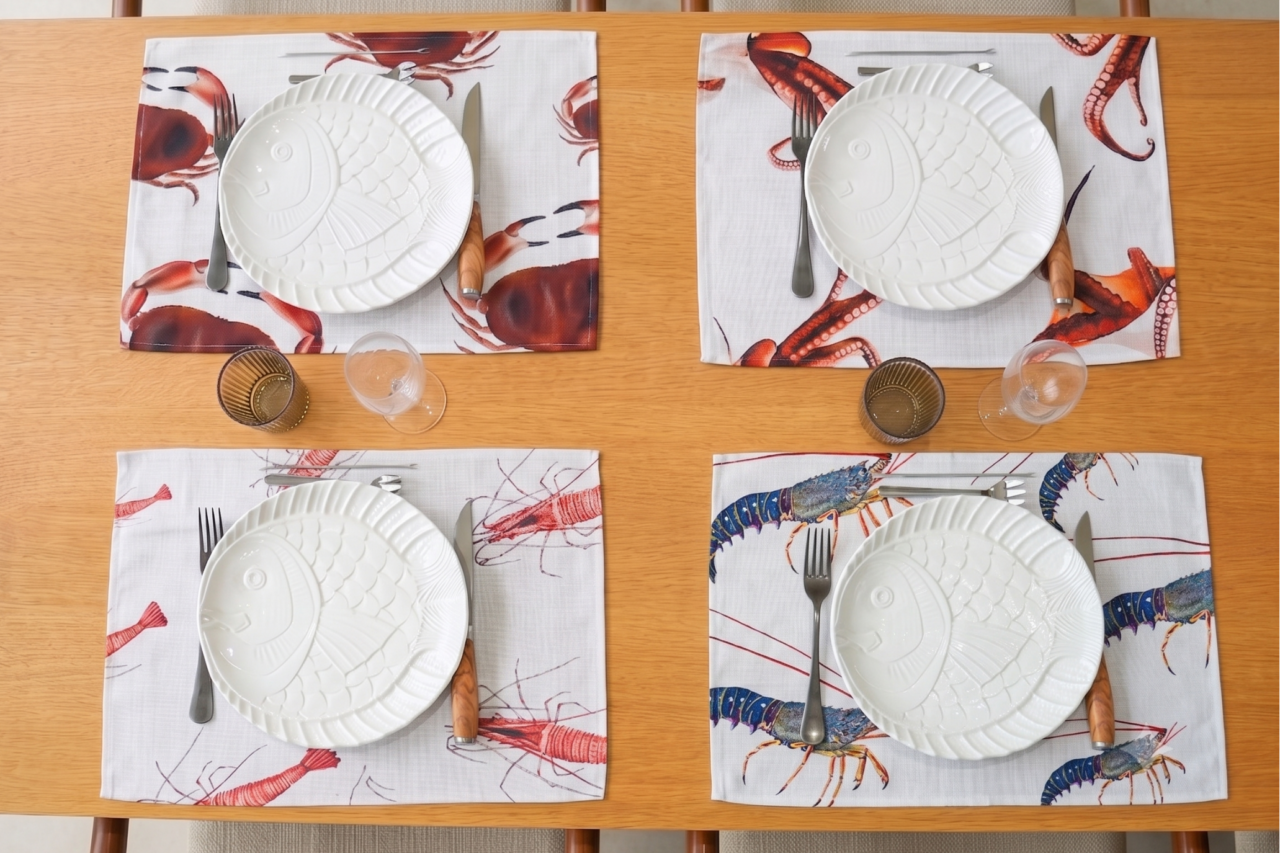FicheproduitSetdeTable 3 varek.illustrations - Pack de 4 sets de table : La Marée Rouge