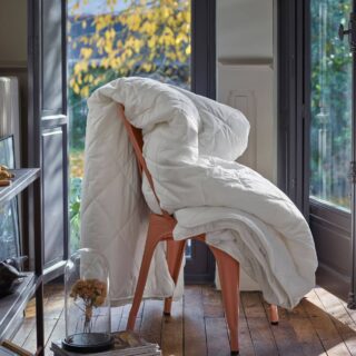 Couette chaude en duvet et percale biologique Camélia par la marque Camif Camif - Couette chaude en duvet et percale biologique Camélia