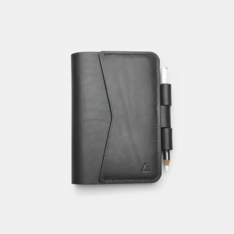 Darksails - Protège-Carnet Cuir Pen-Lock